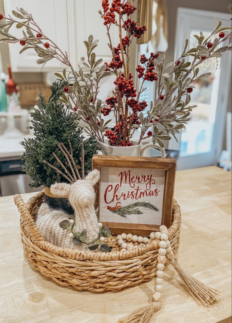 18 Christmas Table Centrepiece Ideas That Will Steal the Show