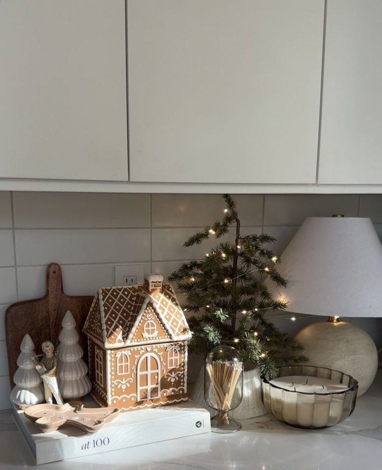 17 Festive Christmas Kitchen Decor Ideas to Copy