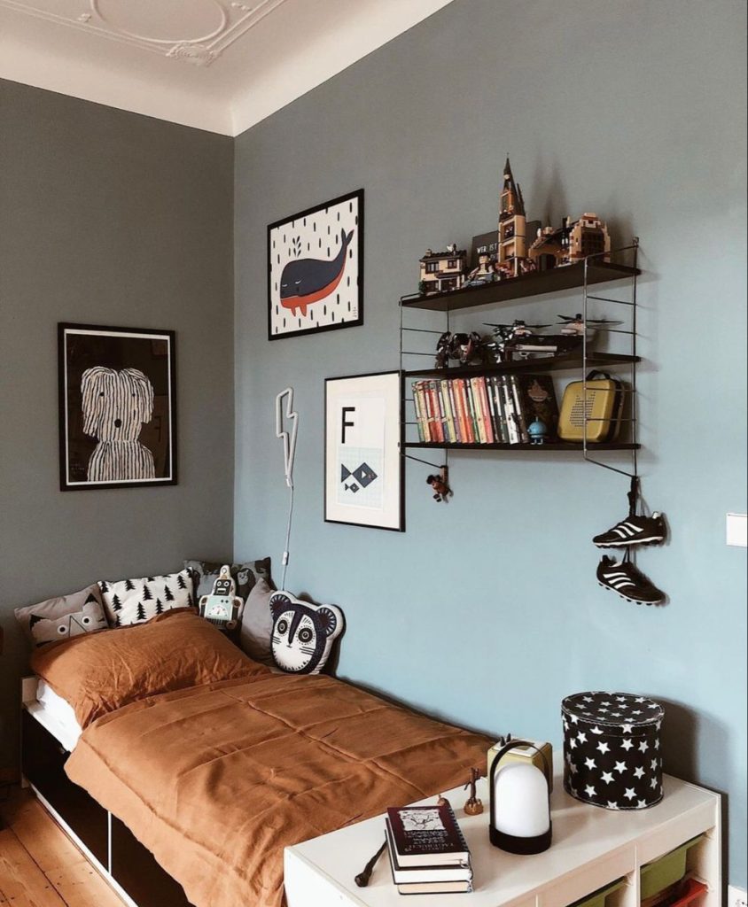 Kids bedroom with floating shelf displaying a Lego collection